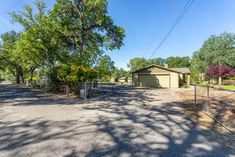 Exterior - 21083 Oak Knoll Rd, Redding, CA 96003 photo 3 of 16