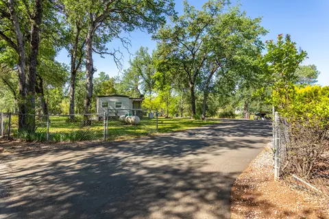 Exterior - 21083 Oak Knoll Rd, Redding, CA 96003 photo 8 of 16