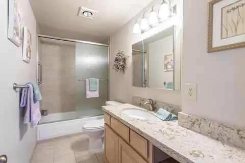 Bath - 21083 Oak Knoll Rd, Redding, CA 96003 photo 1 of 2