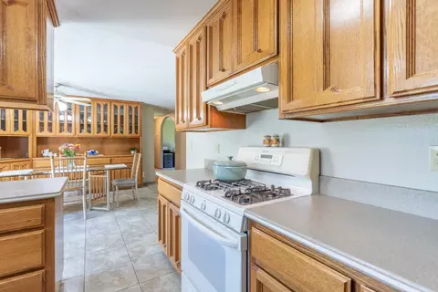 Kitchen - 21083 Oak Knoll Rd, Redding, CA 96003 photo 3 of 3