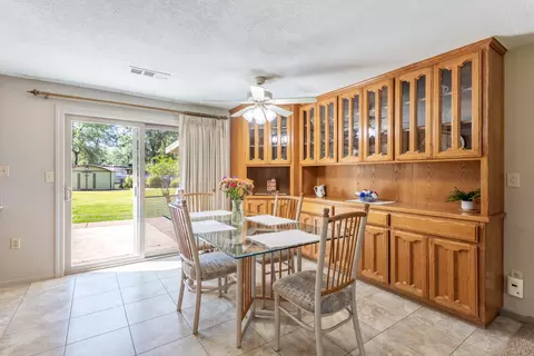 Dining - 21083 Oak Knoll Rd, Redding, CA 96003 photo 2 of 2