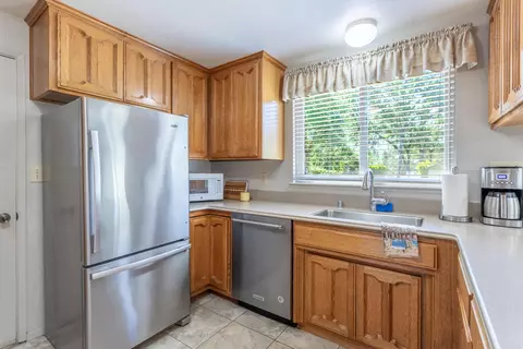Kitchen - 21083 Oak Knoll Rd, Redding, CA 96003 photo 2 of 3