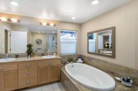 Bath - 840 Hallmark Dr, Redding, CA 96001 photo 5 of 6