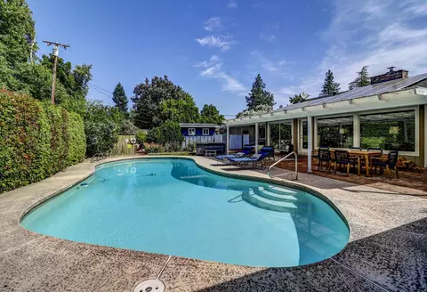 Exterior - 840 Hallmark Dr, Redding, CA 96001 photo 5 of 17