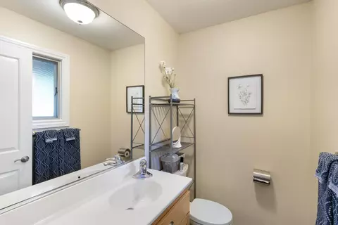 Bath - 840 Hallmark Dr, Redding, CA 96001 photo 6 of 6