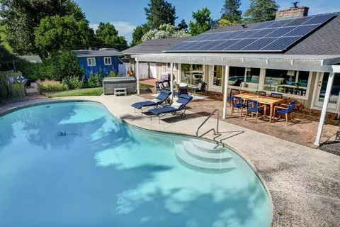 Exterior - 840 Hallmark Dr, Redding, CA 96001 photo 15 of 17