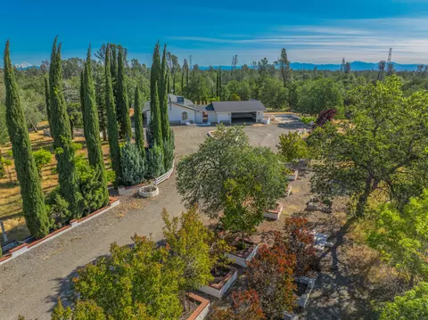 17528 Gwendo Ln, Anderson, CA 96007