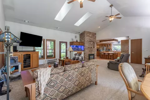 3360 Pioneer Ln, Redding, CA 96001 photo 10