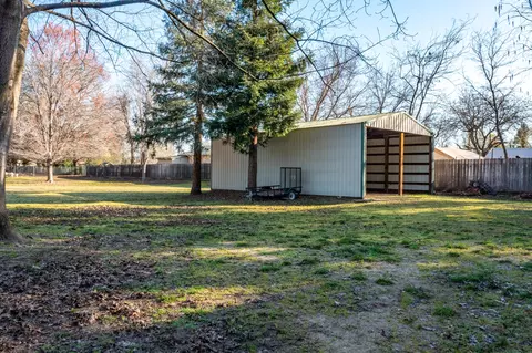3360 Pioneer Ln, Redding, CA 96001 photo 4