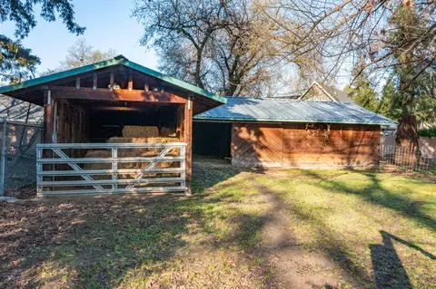3360 Pioneer Ln, Redding, CA 96001 photo 5