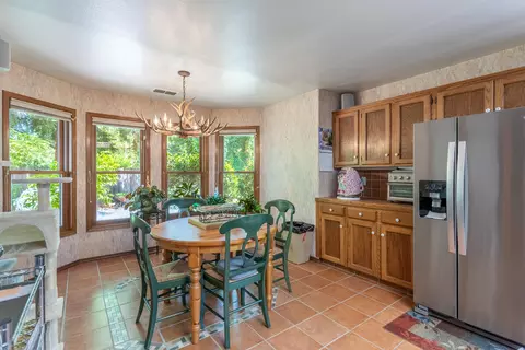 3360 Pioneer Ln, Redding, CA 96001 photo 8