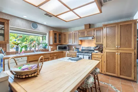 3360 Pioneer Ln, Redding, CA 96001 photo 7