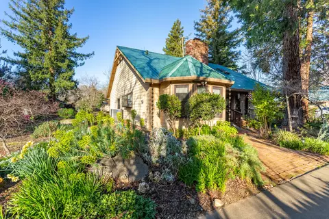 3360 Pioneer Ln, Redding, CA 96001