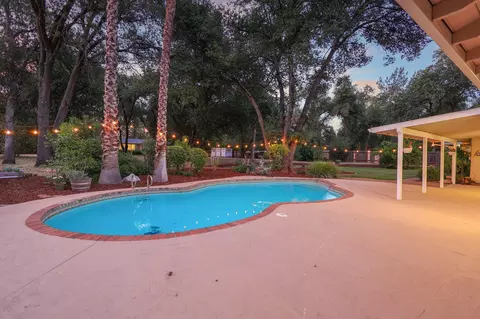 4829 Saratoga Dr, Redding, CA 96002 photo 3