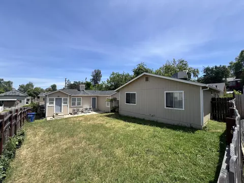 1762 Willis St, Redding, CA 96001 photo 2