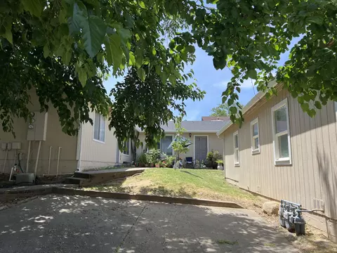 1762 Willis St, Redding, CA 96001 photo 3
