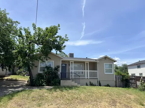 1762 Willis St, Redding, CA 96001