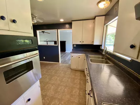 5356 Riverland Dr, Anderson, CA 96007 photo 3