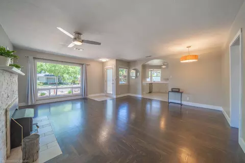 785 Gold St, Redding, CA 96001 photo 2