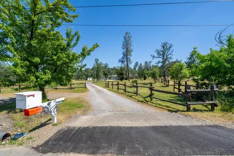 6586 Whispering Canyon Dr, Anderson, CA 96007
