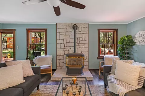 Living - 30411 Whitmore Rd, Whitmore, CA 96096 photo 6 of 8