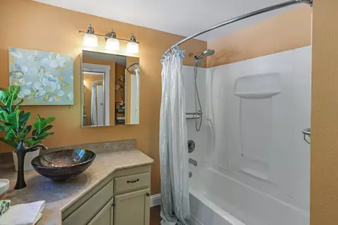 Bath - 30411 Whitmore Rd, Whitmore, CA 96096 photo 4 of 9