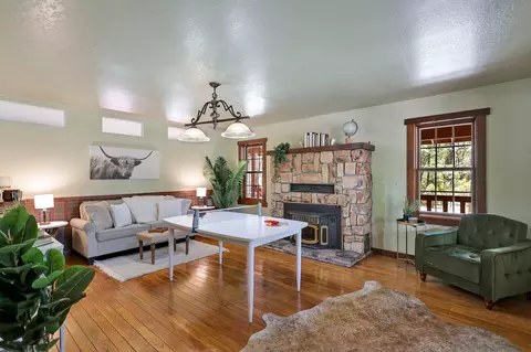 Living - 30411 Whitmore Rd, Whitmore, CA 96096 photo 3 of 8