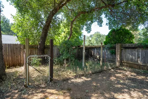 2504 Eastbrook Dr, Redding, CA 96002 photo 32