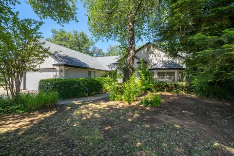 2504 Eastbrook Dr, Redding, CA 96002