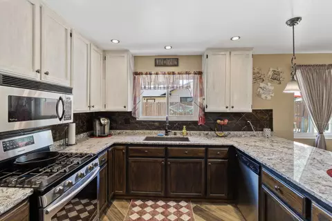 Kitchen - 5840 Constitution Way, Redding, CA 96003 photo 4 of 4