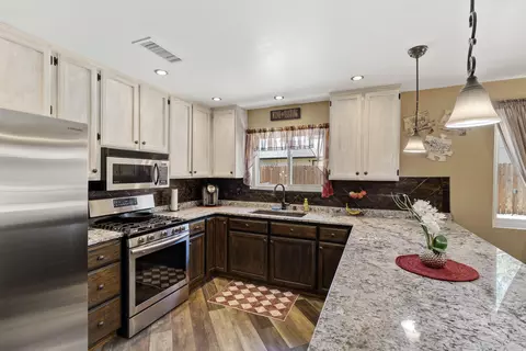 Kitchen - 5840 Constitution Way, Redding, CA 96003 photo 1 of 4