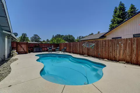 Exterior - 5840 Constitution Way, Redding, CA 96003 photo 11 of 14