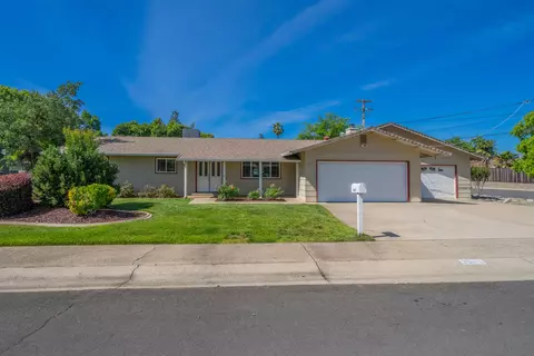 3645 Tamarack Dr, Redding, CA 96003 photo 2