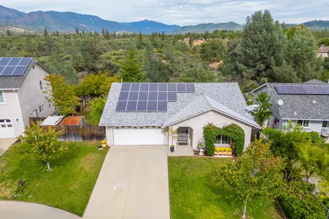 16816 Winchell Dr, Redding, CA 96003