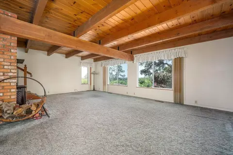 Living - 14565 Carriage Ln, Red Bluff, CA 96080 photo 2 of 5