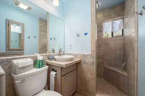 Bath - 14565 Carriage Ln, Red Bluff, CA 96080 photo 1 of 4