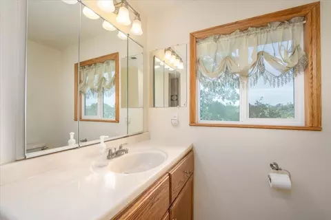 Bath - 14565 Carriage Ln, Red Bluff, CA 96080 photo 3 of 4