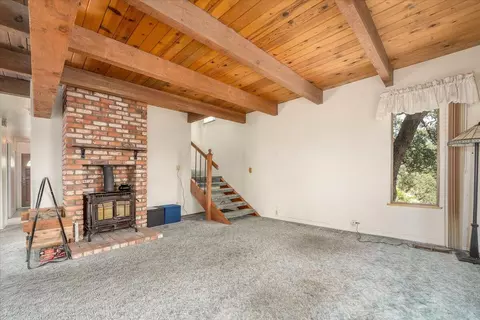 Living - 14565 Carriage Ln, Red Bluff, CA 96080 photo 3 of 5