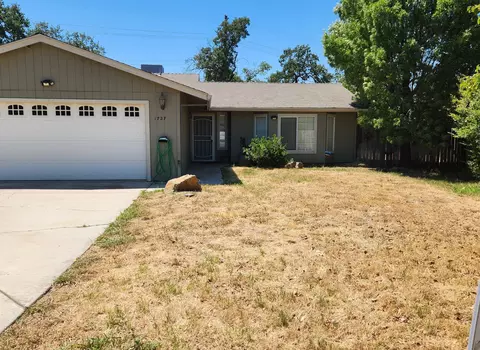 1727 Almaden Dr, Redding, CA 96001