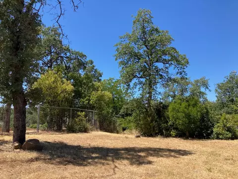 Exterior - 1727 Almaden Dr, Redding, CA 96001 photo 5 of 8