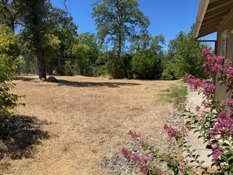 Exterior - 1727 Almaden Dr, Redding, CA 96001 photo 6 of 8