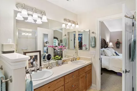 Bath - 3370 Heritagetown Dr, Redding, CA 96002 photo 4 of 5