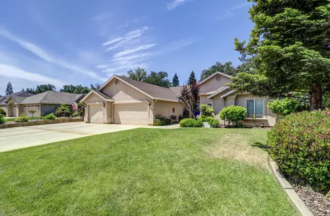 Exterior - 3370 Heritagetown Dr, Redding, CA 96002 photo 3 of 19