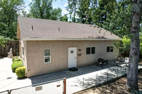 Exterior - 3370 Heritagetown Dr, Redding, CA 96002 photo 4 of 19