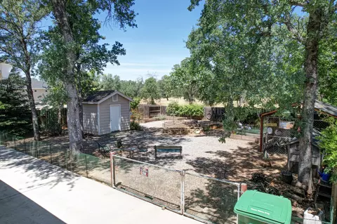 Exterior - 3370 Heritagetown Dr, Redding, CA 96002 photo 7 of 19