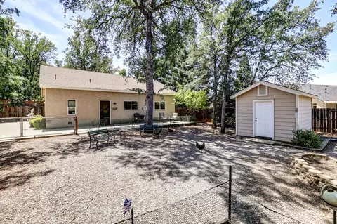 Exterior - 3370 Heritagetown Dr, Redding, CA 96002 photo 17 of 19