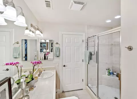 Bath - 3370 Heritagetown Dr, Redding, CA 96002 photo 3 of 5