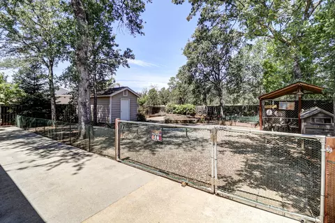 Exterior - 3370 Heritagetown Dr, Redding, CA 96002 photo 13 of 19