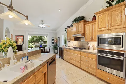 Kitchen - 3370 Heritagetown Dr, Redding, CA 96002 photo 4 of 4