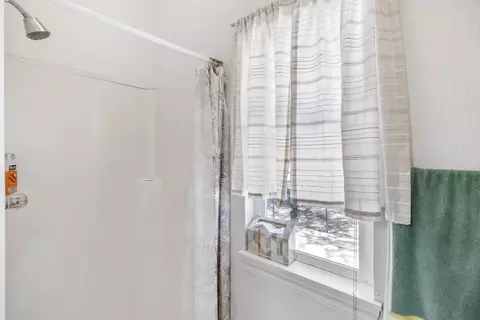 Bath - 3370 Heritagetown Dr, Redding, CA 96002 photo 5 of 5